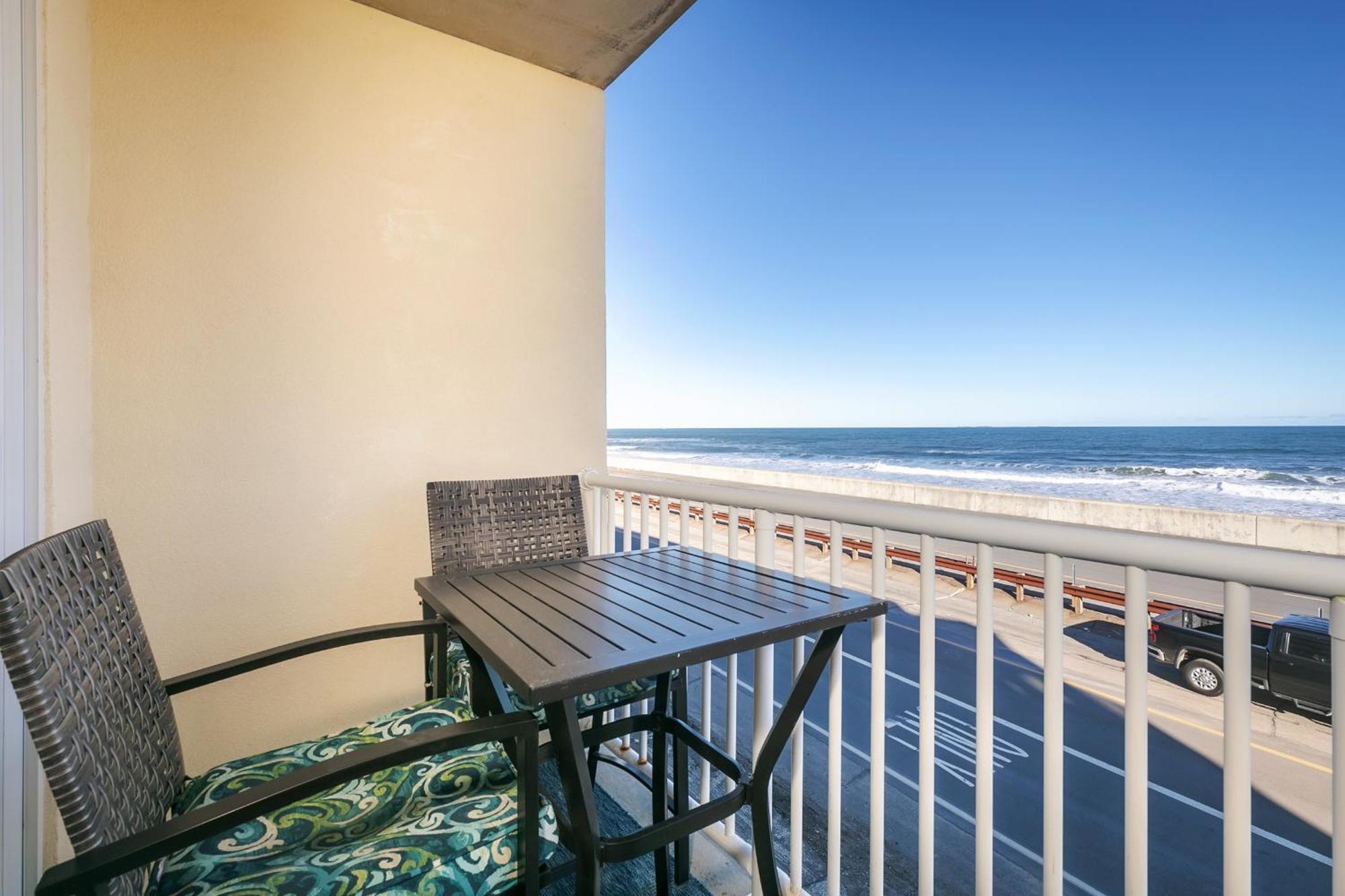 Direct Oceanfront Studio Suite! 汉普顿 外观 照片