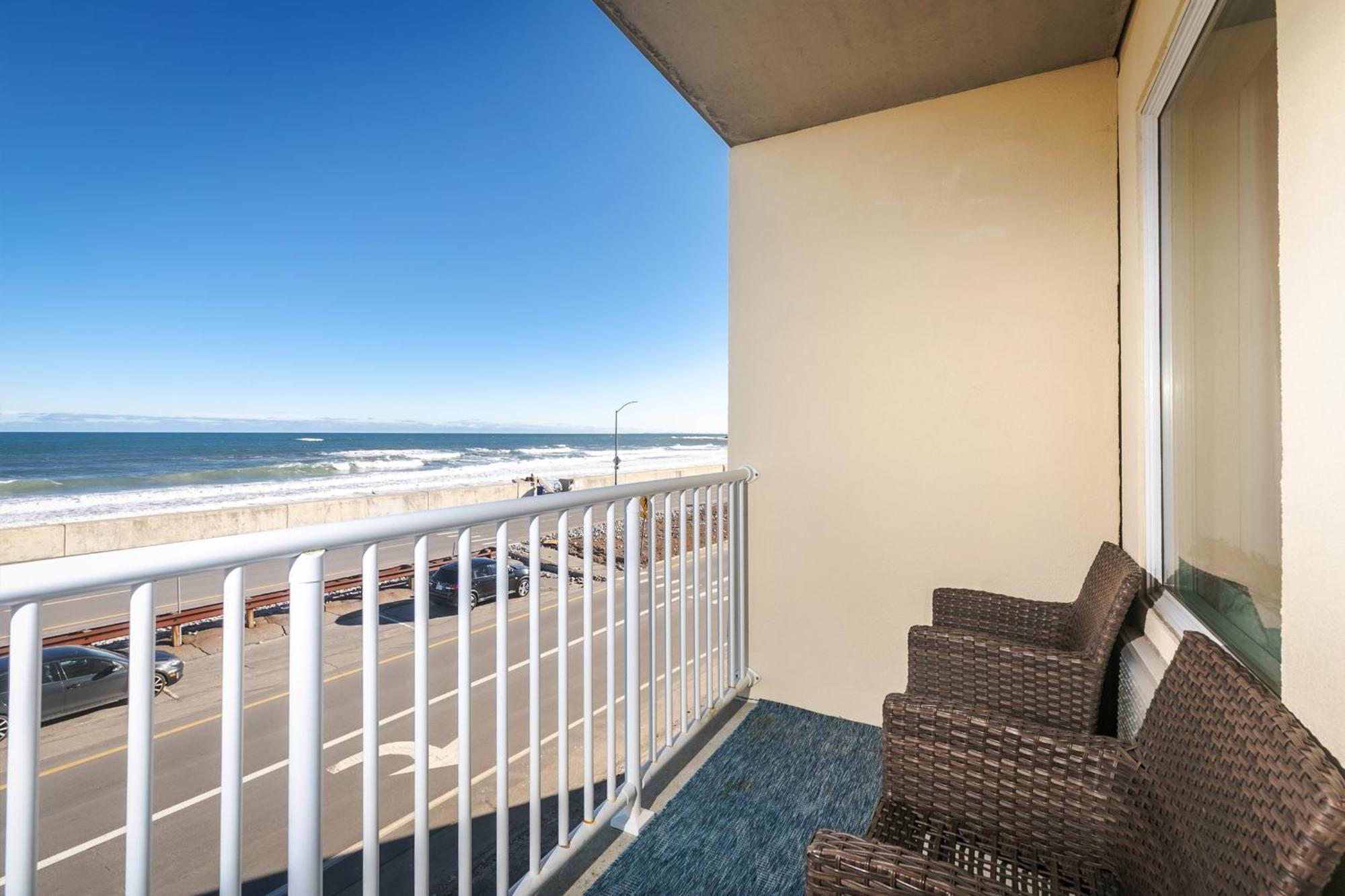 Direct Oceanfront Studio Suite! 汉普顿 外观 照片